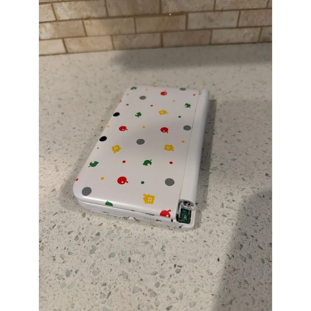 Nintendo 3DS XL Animal Crossing New Leaf Edition SPR-001 Working Hinge Damage